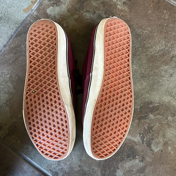 Maroon and black vans mens size 12, lightly worn, no holes, skater shoe grunge - Picture 4 of 6